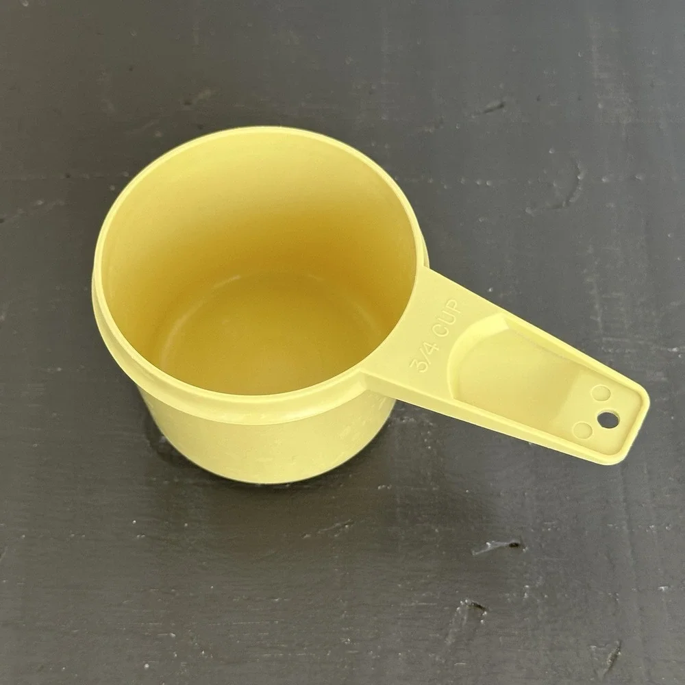Tupperware vintage measuring